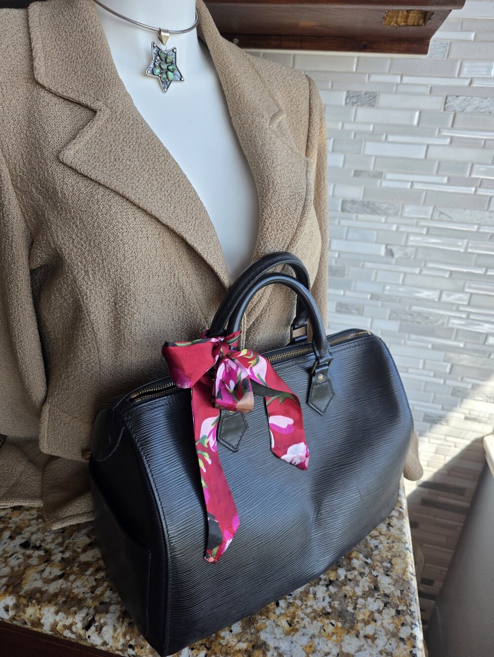 Louis Vuitton EPI in Black ~ Vintage LV Lovers Where You At? 9.5(W) 12.5 (L) - Picture 12 of 16